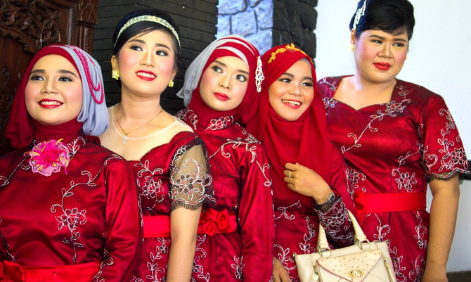 Three Ways to Accessorize Your Hijab Look