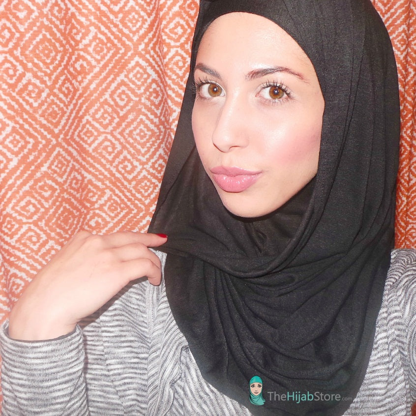 Getting Graduated? Here’s How to Wear the Perfect Hijabi Graduation Outfit!